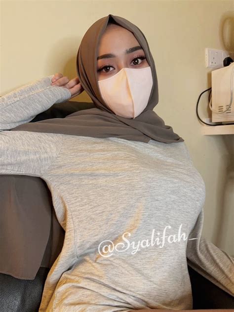 Syalifah On Twitter Hide Or Show My Boobs🤤😈