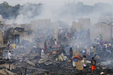 Fire Tears Through Manila Slum Leaving 15 000 Homeless The New York