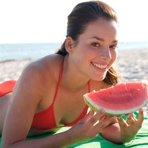 powerful foods to prevent sunburn slide 1