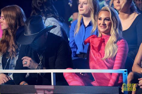 Jason Aldean Has Wife Brittany Kerr S Support At Cmt Music Awards 2022