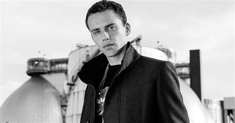on the verge rapper logic breaks out with first album
