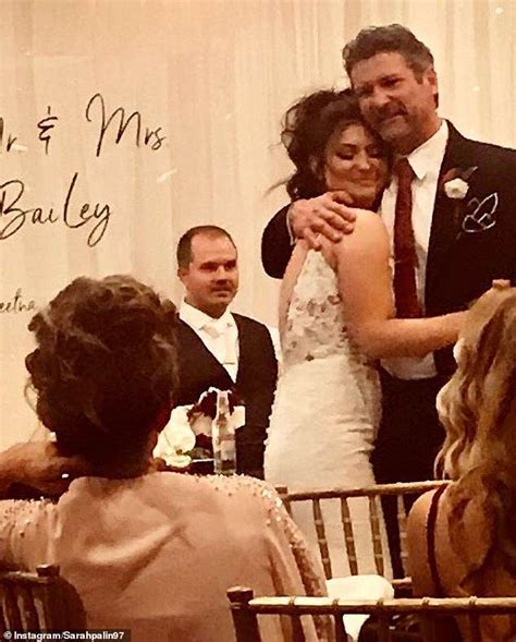sarah palin shares photos from daughter s wedding after son s arrest daily mail online