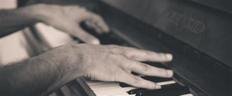 learn 8 easy piano songs with these youtube tutorials
