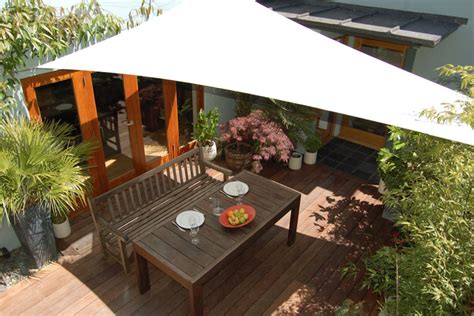 choosing  retractable awning covering   options