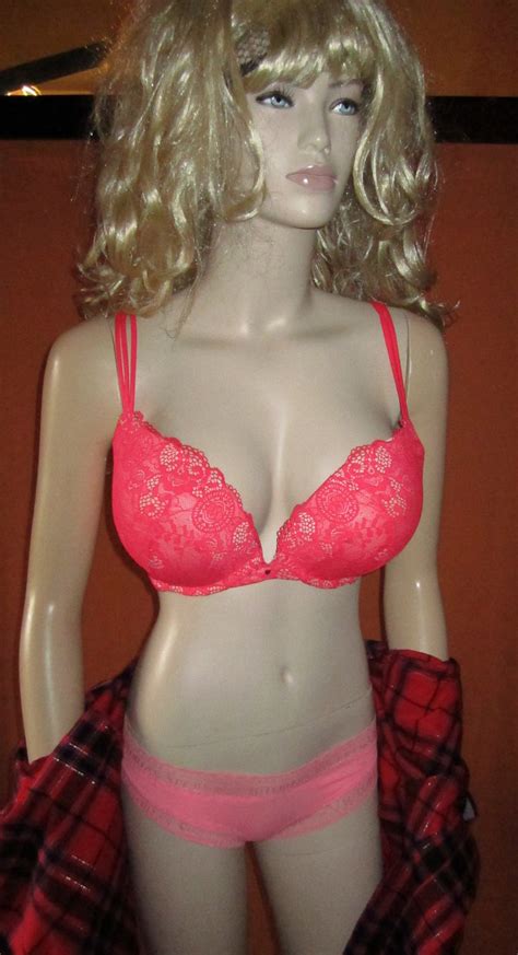 Victoria’s Secret 72 Very Sexy Glamorous Red Push Up 38d
