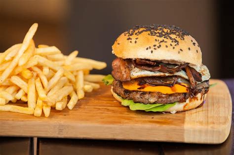 la hamburguesa es uno de los cinco platos mas requeridos en uruguay neturuguay
