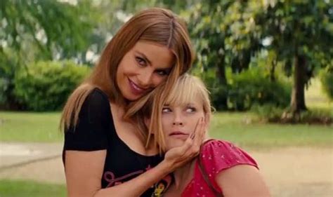 hot pursuit trailer sofia vergara and reese witherspoon lesbian lovers scene films