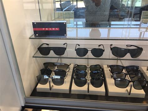 Sunglass Hut Brisbane Int L Airport 32 Airport Dr Site 3p 09 Airside