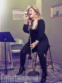 kelly clarkson rocks out in ew cover shoot