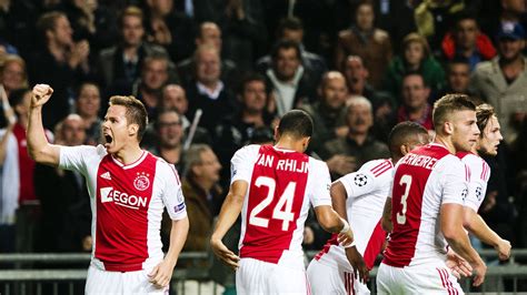 awesome ajax crush manchester city