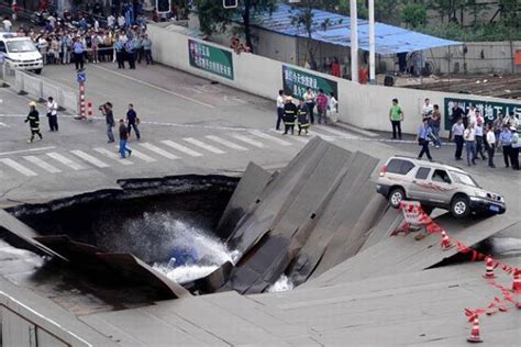 mistery dunia foto 35 lubang aneh sinkhole dari berbagai kejadian di seluruh dunia