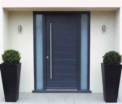 desain pintu utama minimalis aluminium eksterior rumah