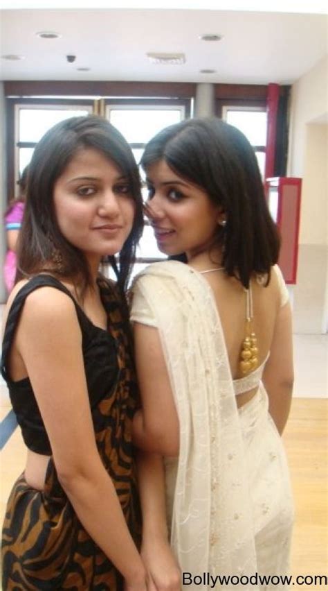 hot delhi college girls sexy saree showing backless sleeveless