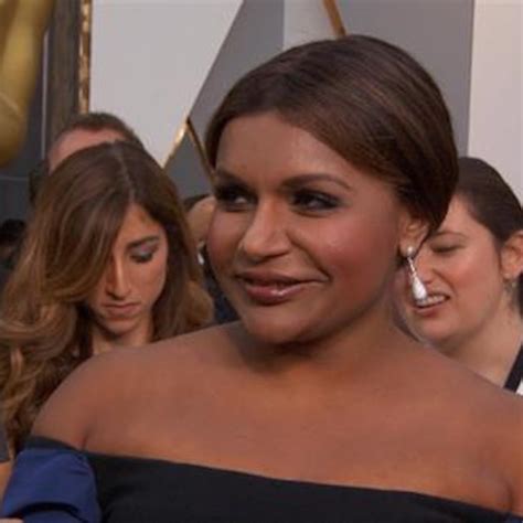 mindy kaling reveals her special pillow at 2016 oscars e online uk