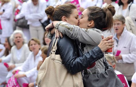 Women Kiss Protest Two Women Kiss French Anti Gay Protest