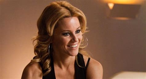 elizabeth banks talks kicking chris pine s butt ‘the hunger games