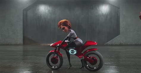people are incredibly thirsty for the incredibles 2 thicc elastigirl