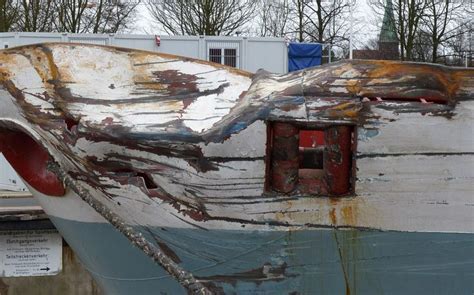 images  shipwrecks  pinterest car carrier osaka