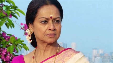 zarina wahab will play narendra modi mother in biopic film मोदी की