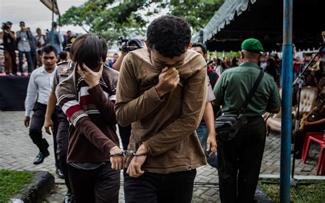two men in indonesia endure public flogging for gay sex telegraph
