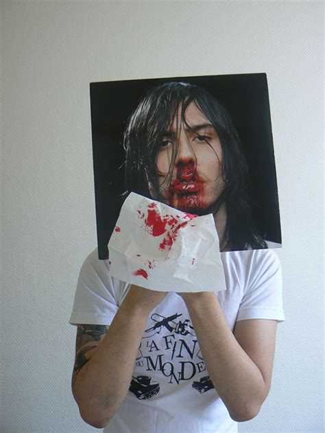 A New Wave Of The Sleeveface Trend Occupies The Internet