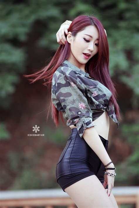 Top 10 Sexiest Outfits Of 9muses Kyungri