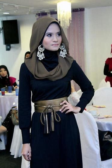 hijab fashion style plumede