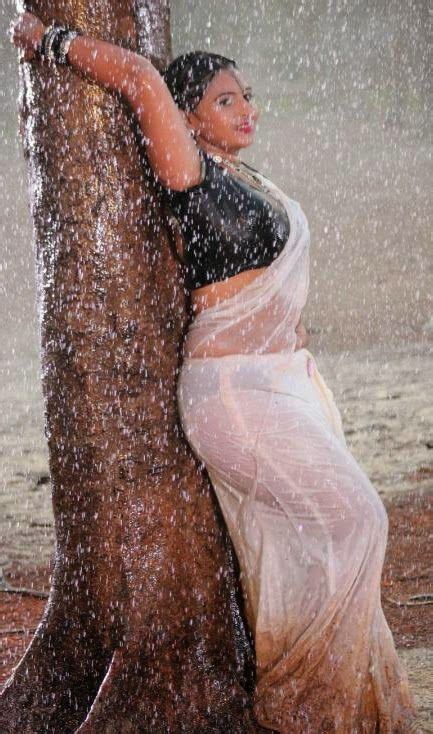 South Indian Tamil Telugu Actress Divya Prabha Hot Wet
