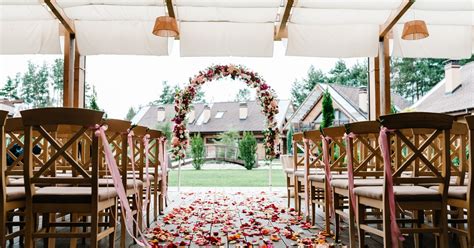 backyard wedding ideas youll fall  love