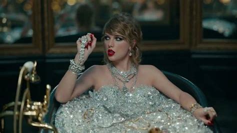 Taylor Swift Holds Top Spot In Album Chart Bendigo Advertiser