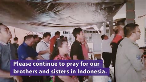 Christians In Indonesia Continue To Worship Despite The Recent
