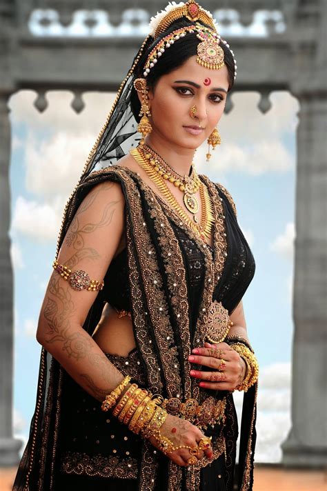 actress anushka shetty latest hd  stills images pics gallery