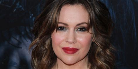 airport security seized alyssa milano s breast milk and she s not