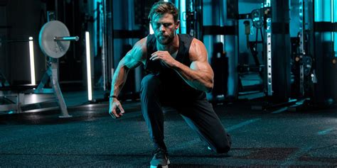Chris Hemsworth Workout Luke Zocchi Gives A Bodyweight Workout For Abs