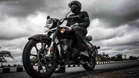 bs royal enfield classic  stealth black edition review iamabiker  motorcycle