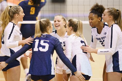 the top 16 teams in women s college volleyball re ranked before the
