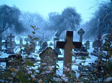 pin de gabby muzquiz guillen en cementerios criptas estatuas cementerio historia muerte