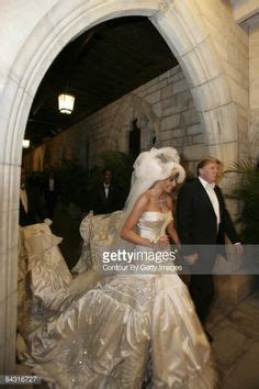 melania trump wedding dress created  john galliano weighing  lbs  ft duchess