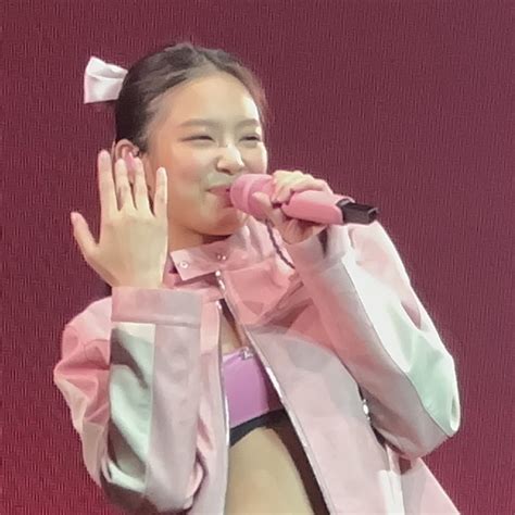 221212 jennie born pink world tour in paris france day 2 at the accor