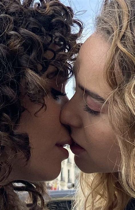 Lesbian Hot Cute Lesbian Couples Lesbians Kissing Girlfriend Goals