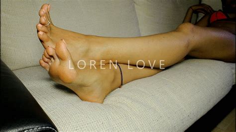 Loren Love Red Toes In Gold Heels With Close Up Of My Big Toe Nail Beds