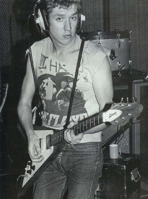 steve jones of the sex pistols in a pink floyd t shirt 1976 oldschoolcool