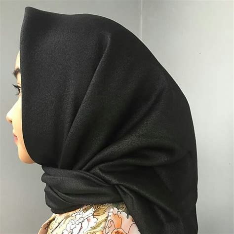 ladies ini dia 4 bahan hijab yang paling mudah dibentuk golaundry