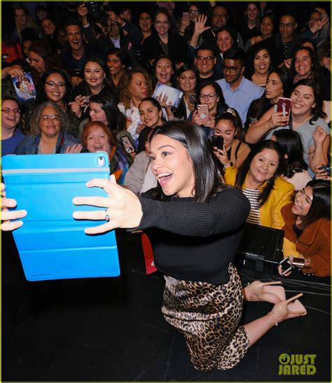 gina rodriguez and justin baldoni promote jane the virgin final season at paleyfest 2019 photo