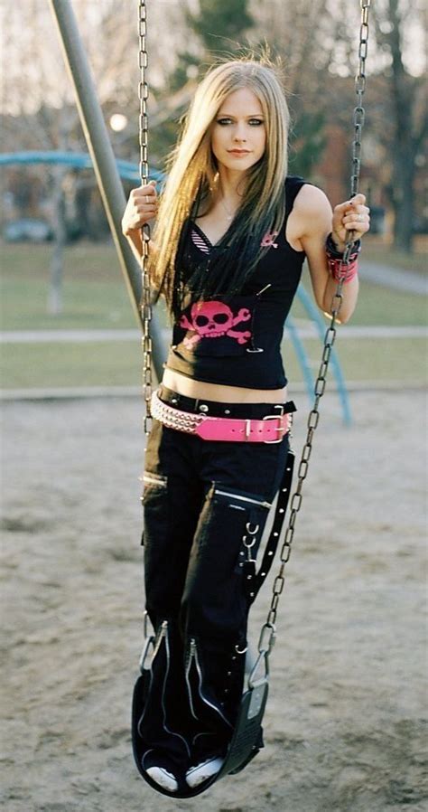 Pin By On Photo Wall 2000s Fashion Outfits Avril