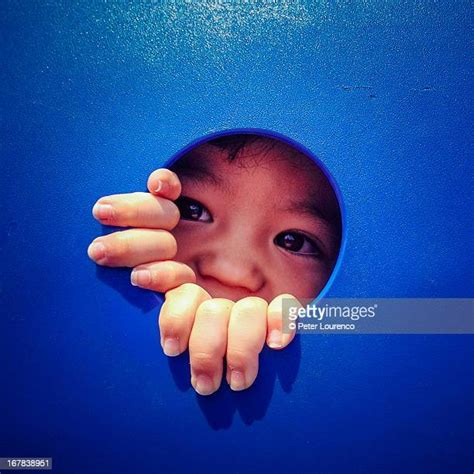 Peeping Holes 個照片及圖片檔 Getty Images