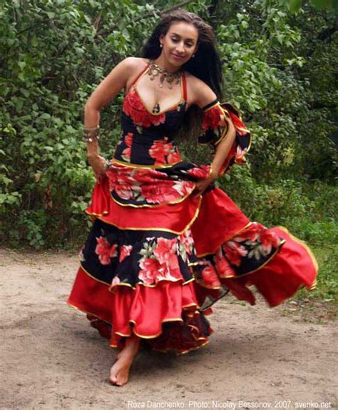 Romani Gypsy Dance By Roza Danchenko Gypsy Roma In 2019 Gypsy Girls