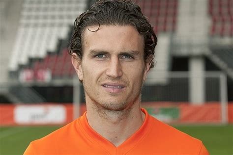 daryl janmaat hits back at accusations he moved to a