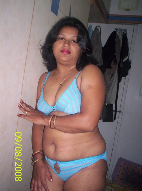 Sexy Boob Show Indian Saree Housewife Indian Hd Sex Image