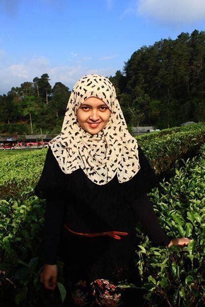 Video Cewek Hijab Cantik Bening Nyanyi Kaskus